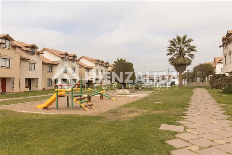Casa en venta de 3 dorm. 3baños, 3 pisos,en La Serena