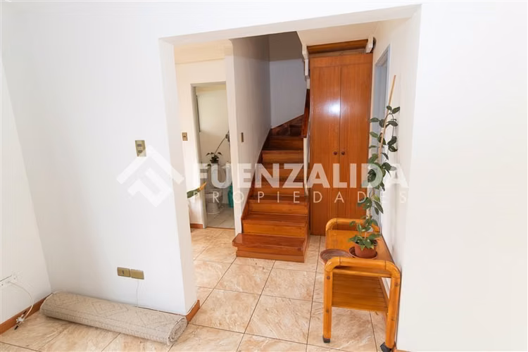 Casa en venta de 3 dorm. 3baños, 3 pisos,en La Serena