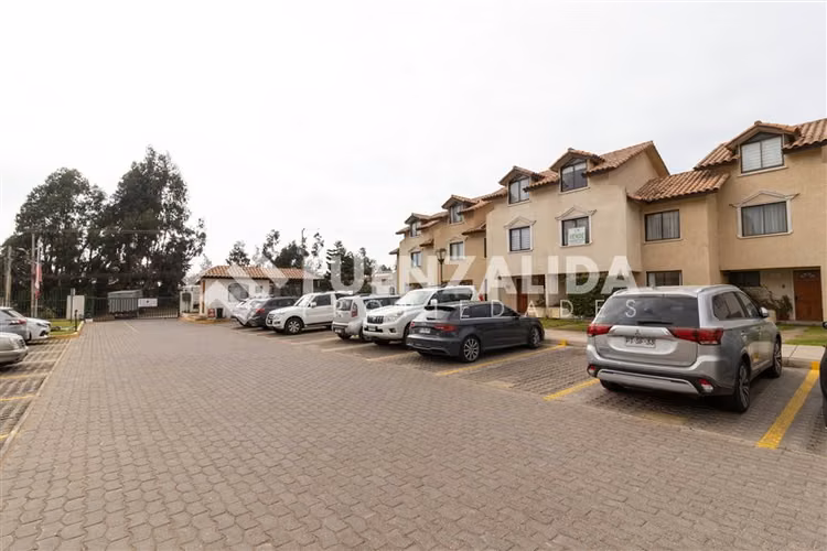 Casa en venta de 3 dorm. 3baños, 3 pisos,en La Serena