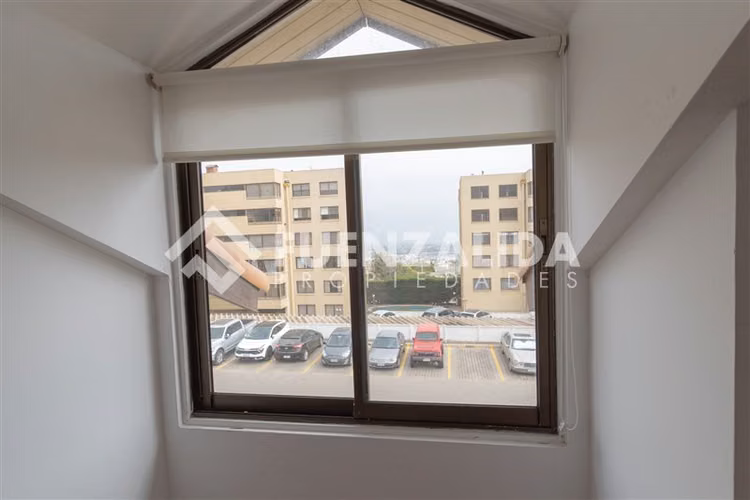 Casa en venta de 3 dorm. 3baños, 3 pisos,en La Serena