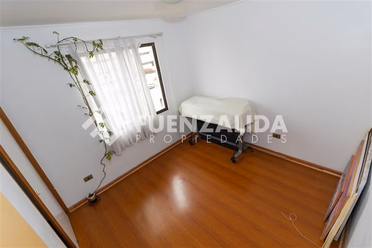 Casa en venta de 3 dorm. 3baños, 3 pisos,en La Serena
