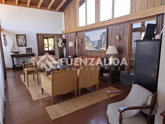 Casa en arriendo frente Playa chica La Herradura, Coquimbo