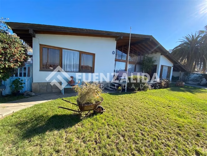 Casa en arriendo frente Playa chica La Herradura, Coquimbo