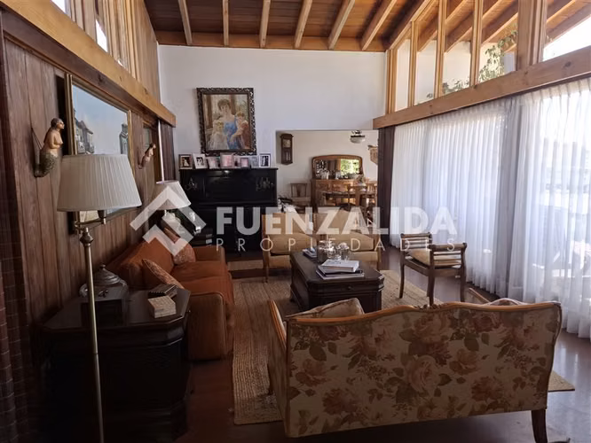 Casa en arriendo frente Playa chica La Herradura, Coquimbo