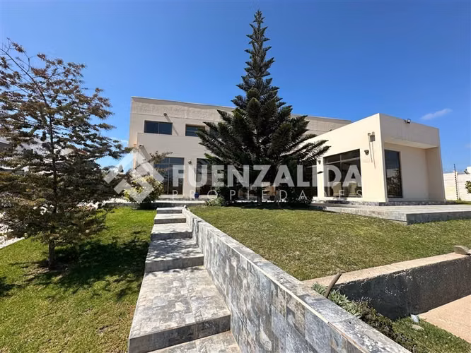 Casa en venta de 4 dorm. en Coquimbo