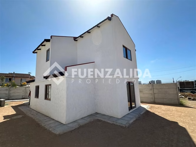 Casa en venta de 3 dorm. Peñuelas