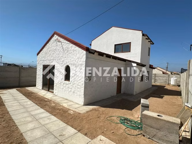 Casa en venta de 3 dorm. Peñuelas