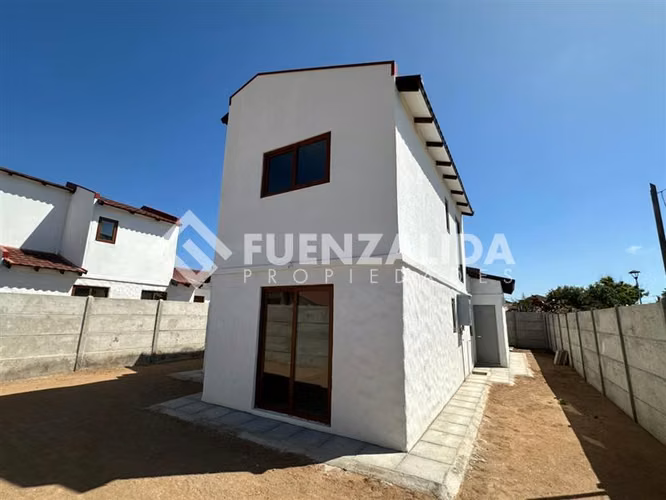 Casa en venta de 3 dorm. Peñuelas