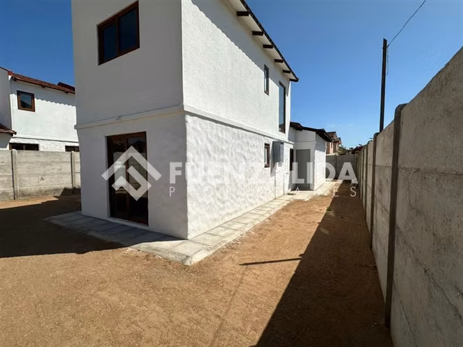 Casa en venta de 3 dorm. Peñuelas