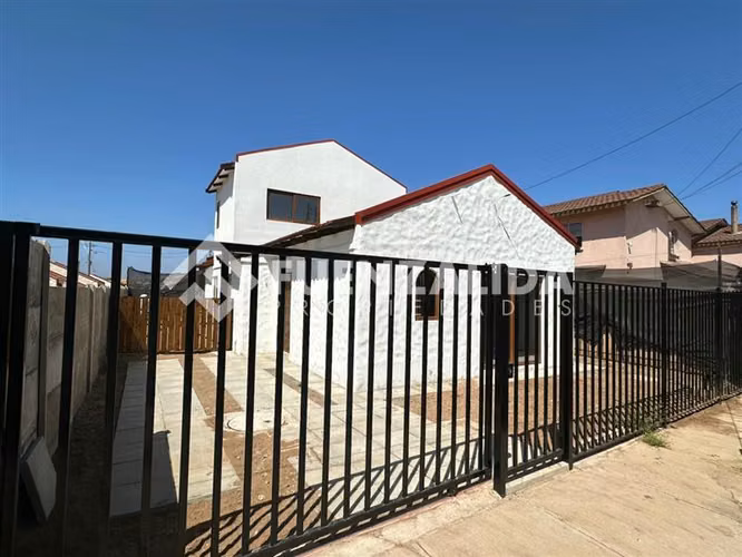 Casa en venta de 3 dorm. Peñuelas