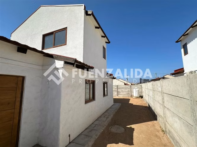 Casa en venta de 3 dorm. Peñuelas