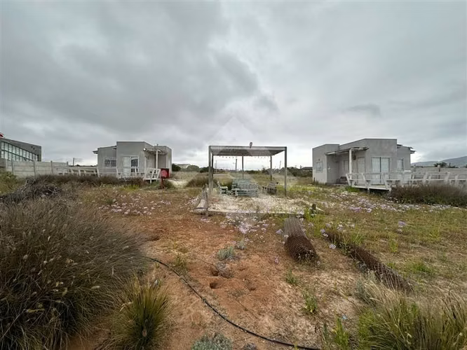 Sitio con 2 Cabañas alajadas en venta en Guanaqueros - Imagen 3