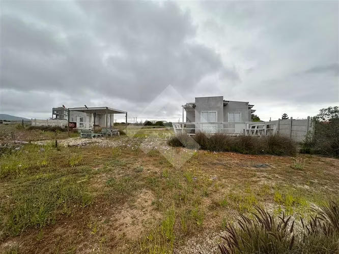 Sitio con 2 Cabañas alajadas en venta en Guanaqueros