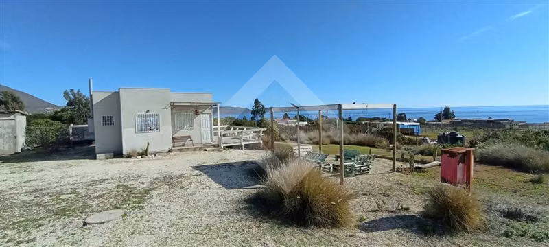 Sitio con 2 Cabañas alajadas, en venta en Guanaqueros - Imagen 2