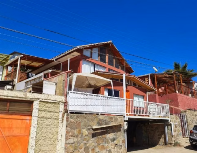 Casa en venta con casa de huéspedes en La Herradura Coquimbo