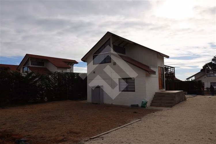 Casa vacacional en venta de 3 dorm. 1 baño en Tongoy