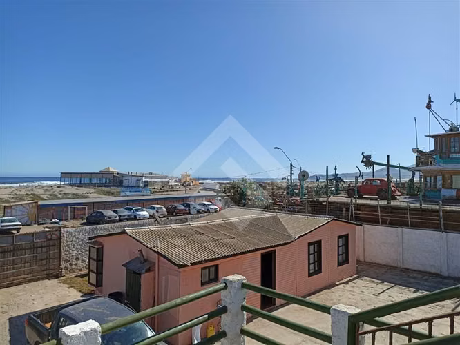 Casa en venta de 4 dorm.3 baños vista al mar en La Serena