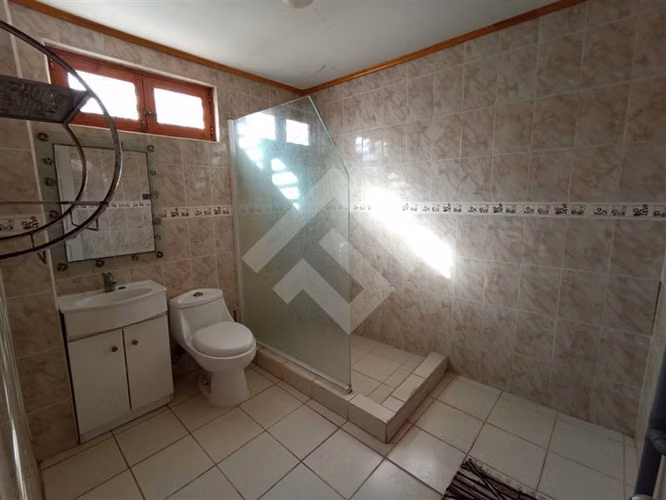 Casa en venta de 4 dorm.3 baños vista al mar en La Serena