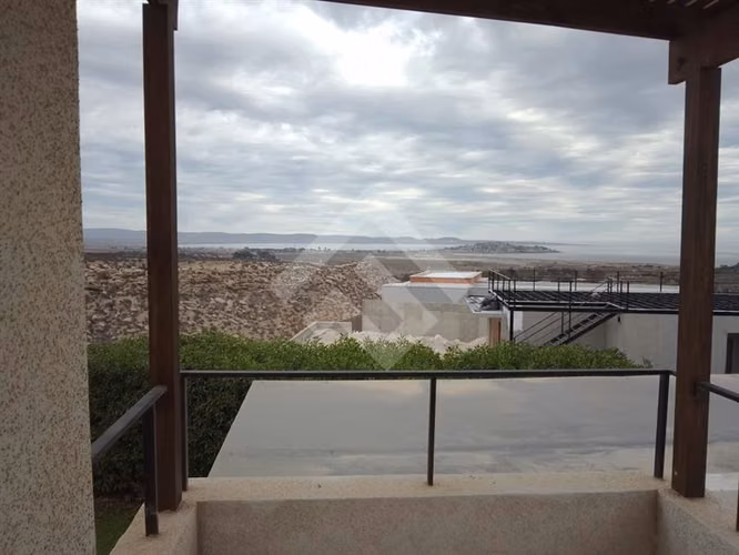 Casa en venta de 3 dorm. en Tongoy