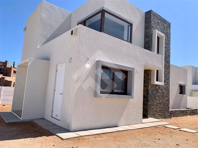 Casa en venta de 4 dorm. en Coquimbo - Imagen 2