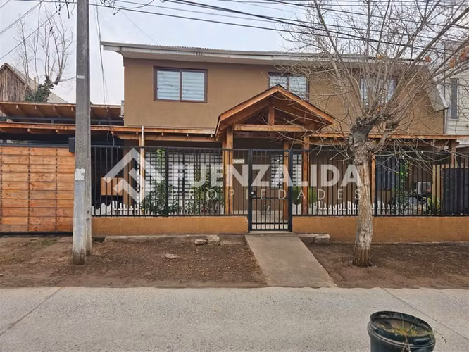 Casa en venta de 6 dorm. en Maipú