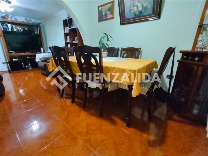Casa en venta de 4 dorm. en Maipú