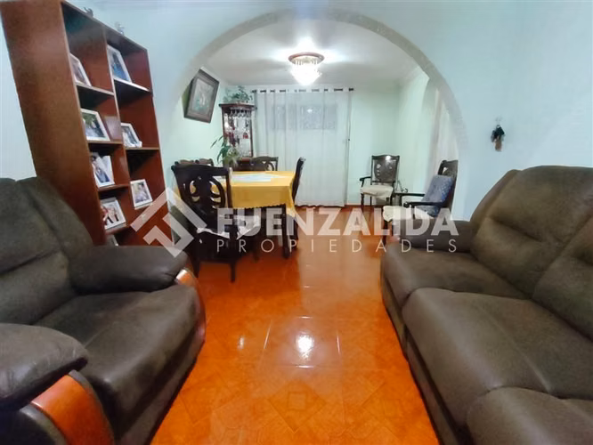 Casa en venta de 4 dorm. en Maipú