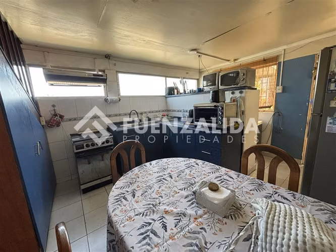 Amplia casa en venta 6 dorm. con Depto Interior en Cerrillos