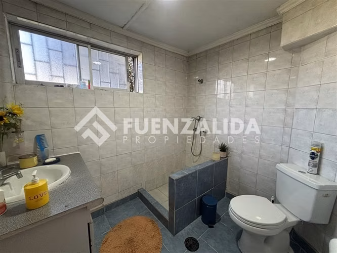 Amplia casa en venta 6 dorm. con Depto Interior en Cerrillos