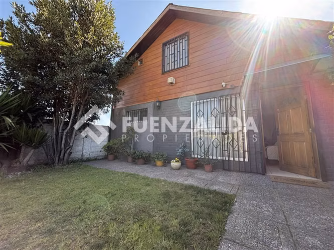 Amplia casa en venta 6 dorm. con Depto Interior en Cerrillos