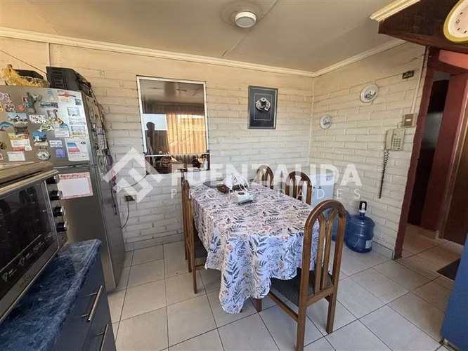 Amplia casa en venta 6 dorm. con Depto Interior en Cerrillos