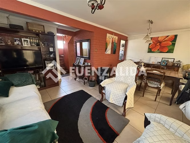 Amplia casa en venta 6 dorm. con Depto Interior en Cerrillos