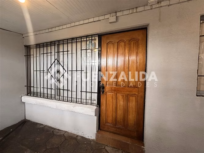 Casa en venta de 2 dorm. espaciosa para local en Maipú