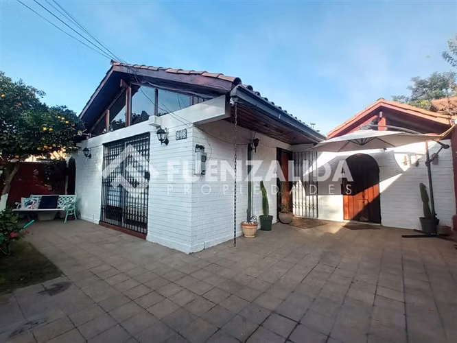 Casa en venta de 4 dorm. 3 baños en Maipú
