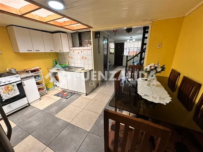 Casa en venta de 3 dorm. en pasaje cerrado y camaras Maipú