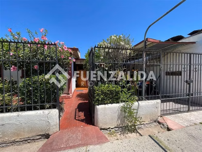 Casa en venta de 4 dorm. en Maipú