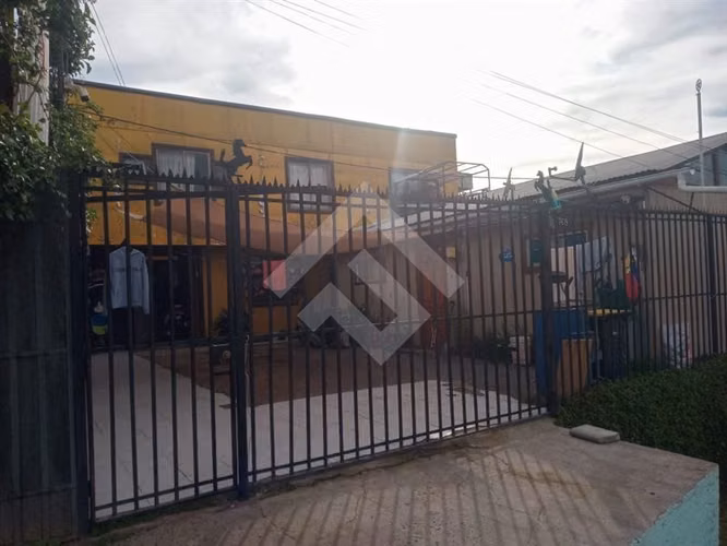 Casa en venta de 14 dorm. 4 Baños 250 m2 en Maipú