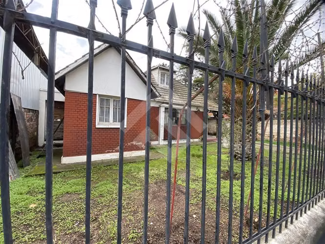 Casa en venta de 6 dorm. en La Cisterna