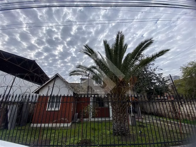 Casa en venta de 6 dorm. en La Cisterna