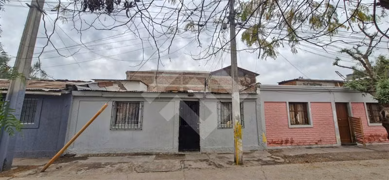 Casa en venta de 5 dorm. en Pudahuel