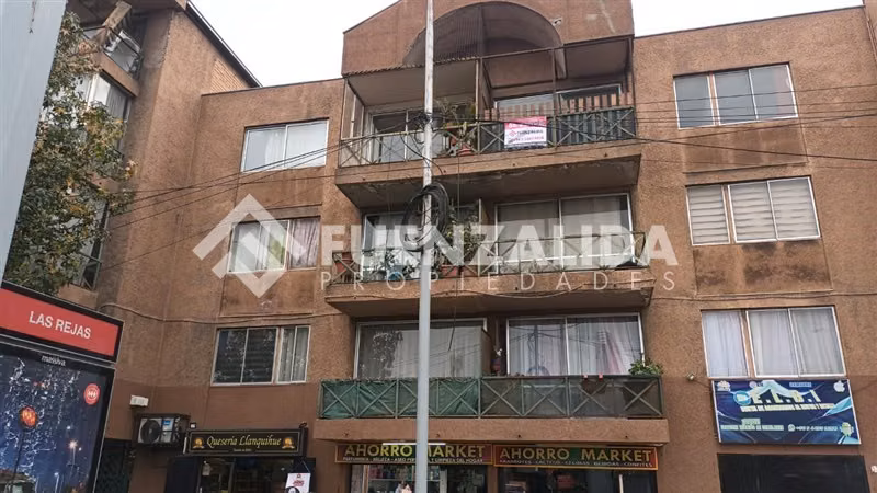 Dep. en venta de 3 dorm. con Estacionamiento Metro Las Rejas