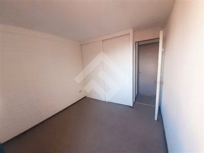 Dep. en venta de 3 dorm. con Estacionamiento Metro Las Rejas