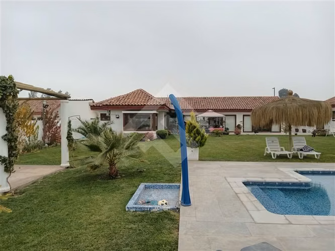 Casa en venta de 4 dorm. en Maipú