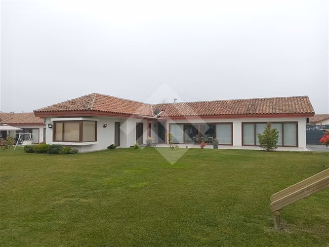 Casa en venta de 3 dorm. Maipú, En condominio.
