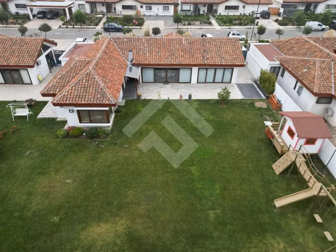 Casa en venta de 3 dorm. Maipú, En condominio.