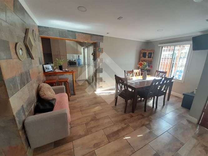 Amplia Casa en venta de 5 dorm. 3 baños en Maipú - Imagen 4