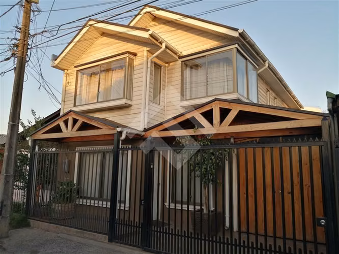 Casa en venta de 4 dorm4baños. en Maipú villa los Heroes