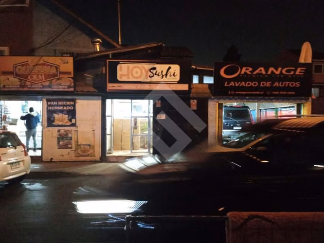 Casa con 3 Locales comerciales en venta en Maipú