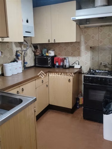 Casa en venta con gran terreno (310m2), metro las rejas
