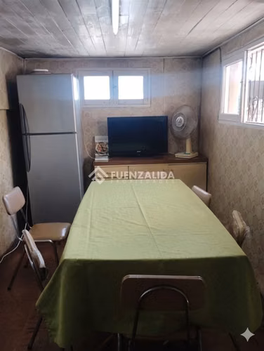 Casa en venta con gran terreno (310m2), metro las rejas